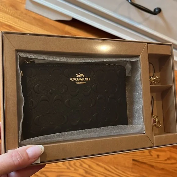 Coach Boxed Corner Zip Wristlet In Signature Leather - Picture 4 of 4